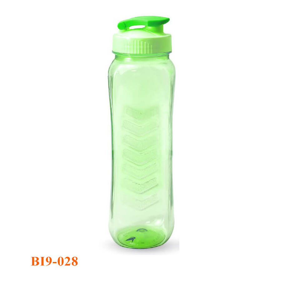 Bình nước nhựa 028 có thiết kế đẹp, bắt mắt, màu sắc tươi tắn